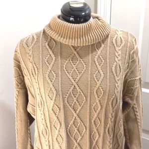 Wainscott Beige Cable Knit Sweater. SIZE M
